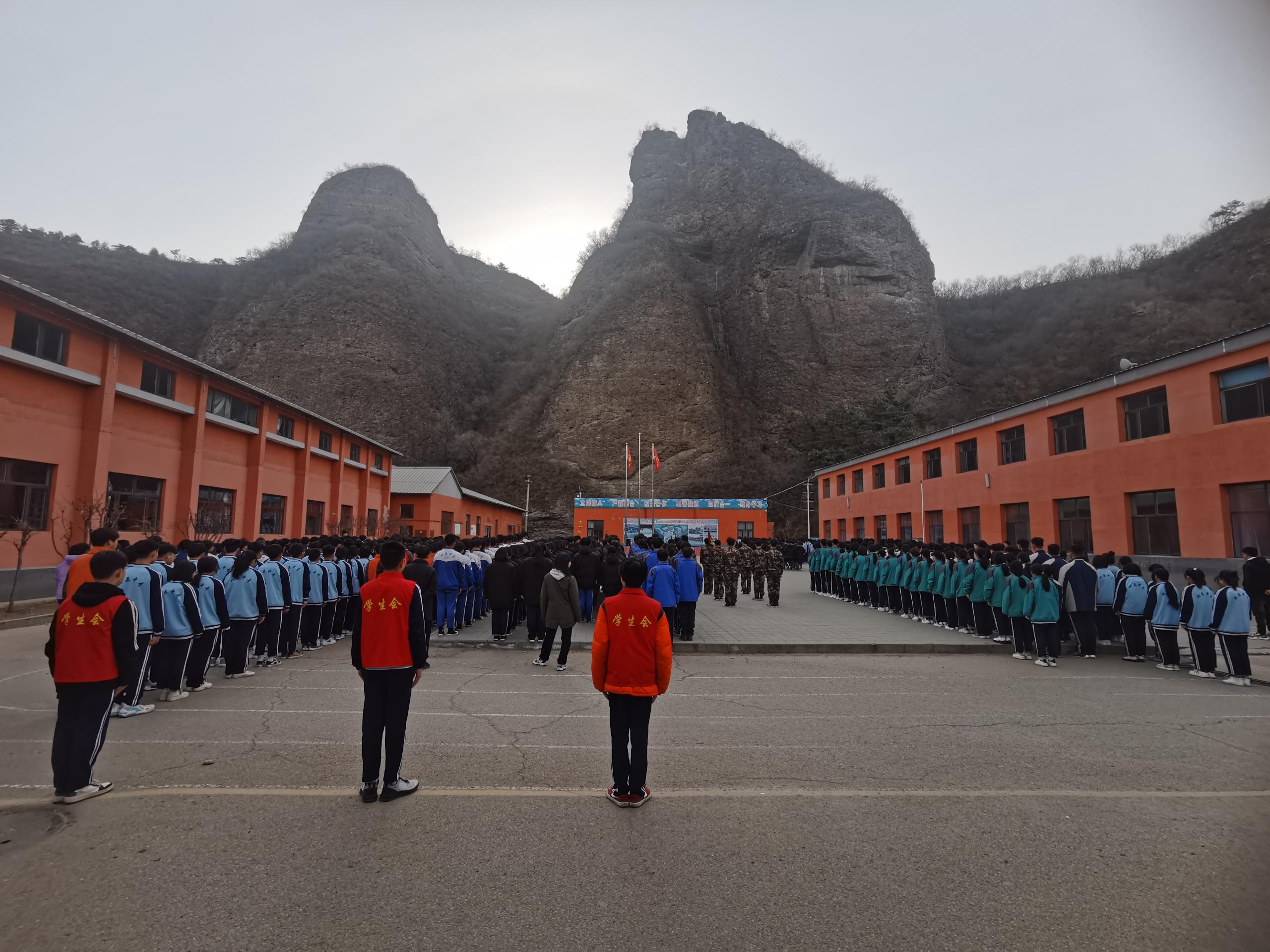 弘扬雷锋精神，争做新时代好学生